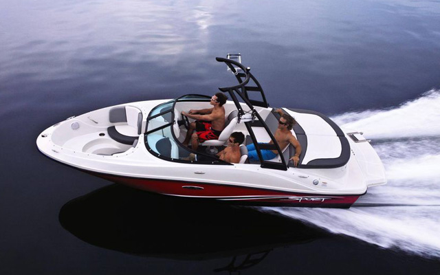 Wake Boat Rentals in {location}