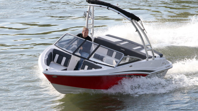 Glastron 185 GT Wake